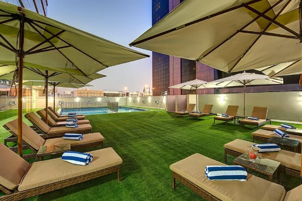 استخر هتل رویال کانتیننتال دبی