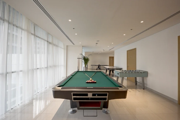 میز بیلیارد هتل رویال کانتیننتال دبی