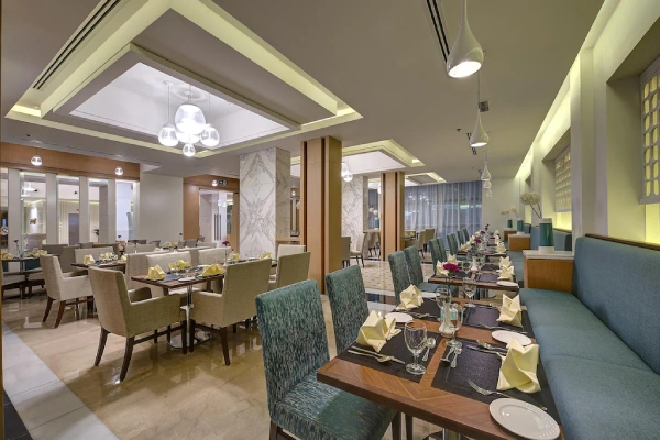 رستوران هتل رویال کانتیننتال دبی