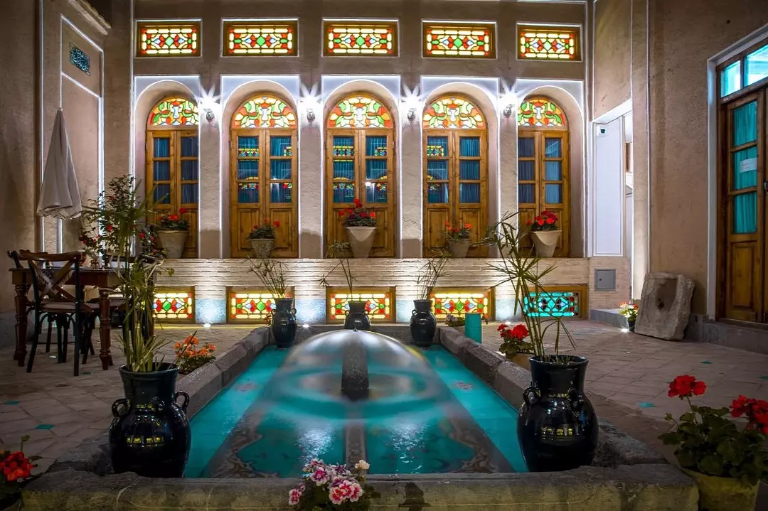 اقامتگاه سنتی عمارت طاووسیه اصفهان