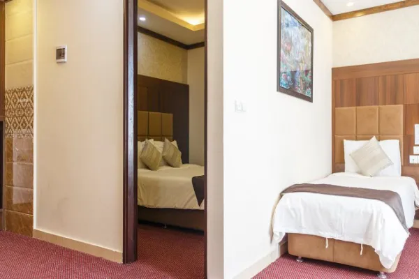 اتاق سه تخته (اقامت با صبحانه )