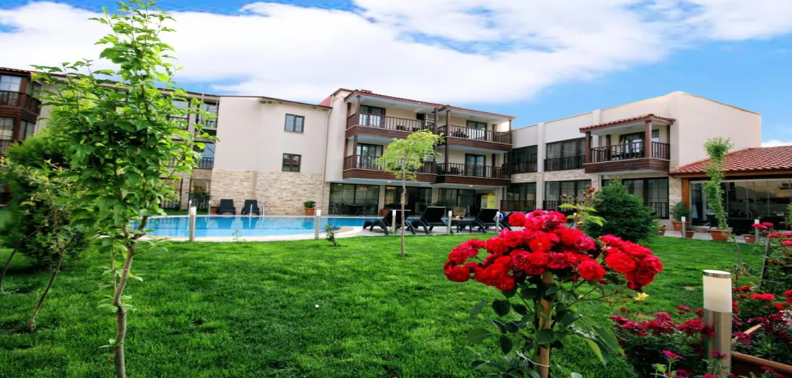 محوطه هتل ونوس دنیزلی